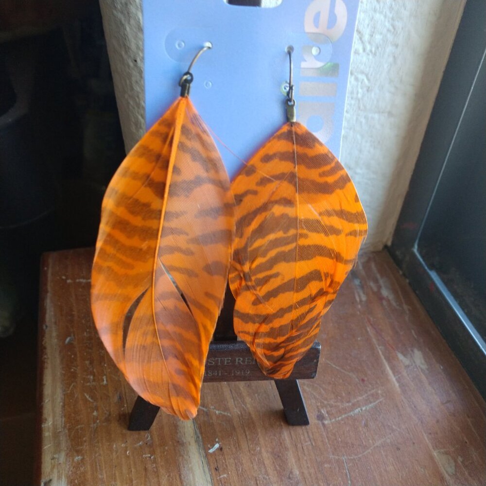 CLAIRE'S TIGER STRIPE FEATHERED DANGLE EARRINGS ORANGE BLACK NEW Y2K - Picture 6 of 6